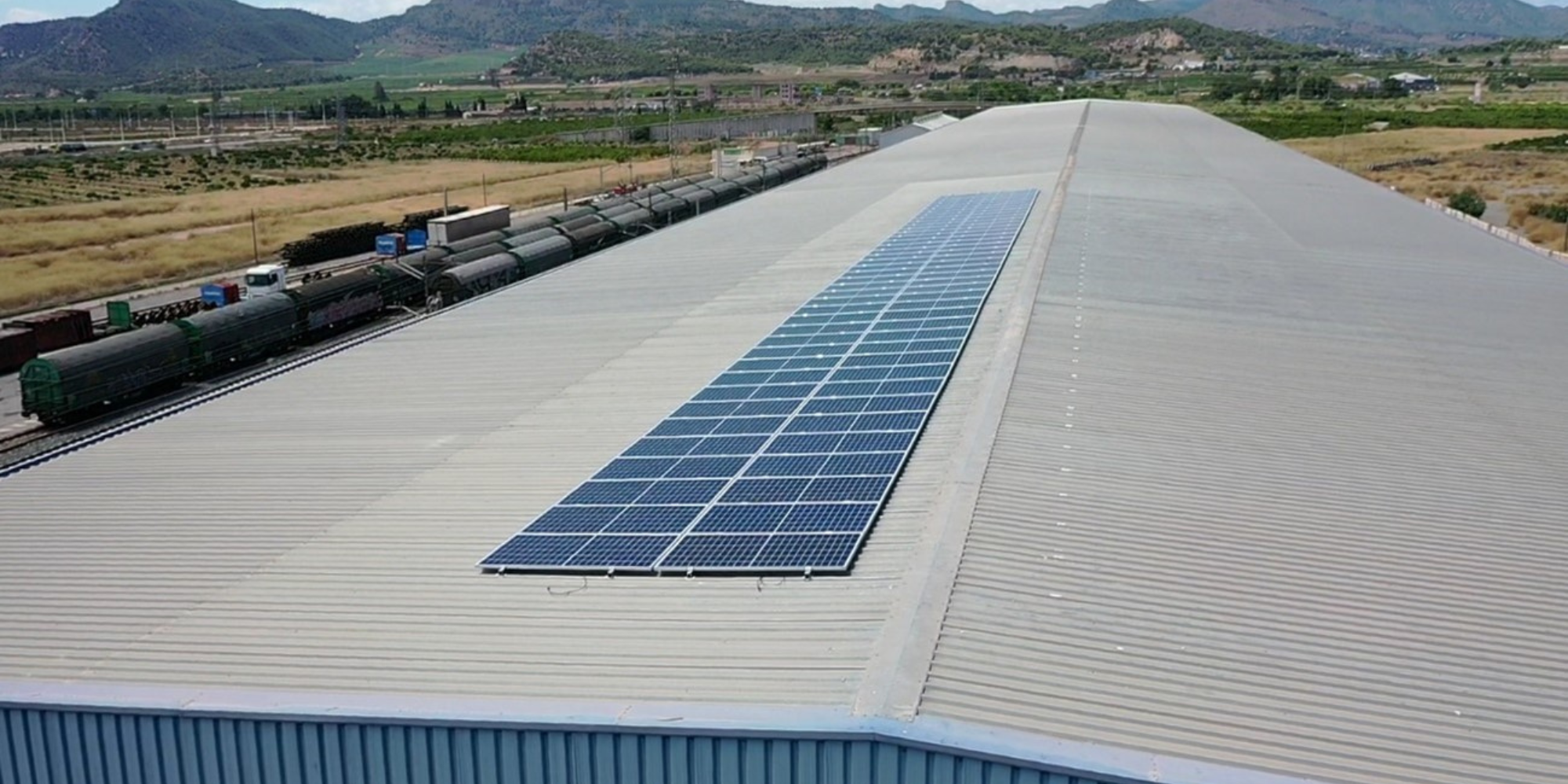 Railsider apuesta por la sostenibilidad con la  Instalación de placas fotovoltaicas en su central de Irun