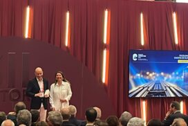 Pablo Antolín recogiendo premio Corredores