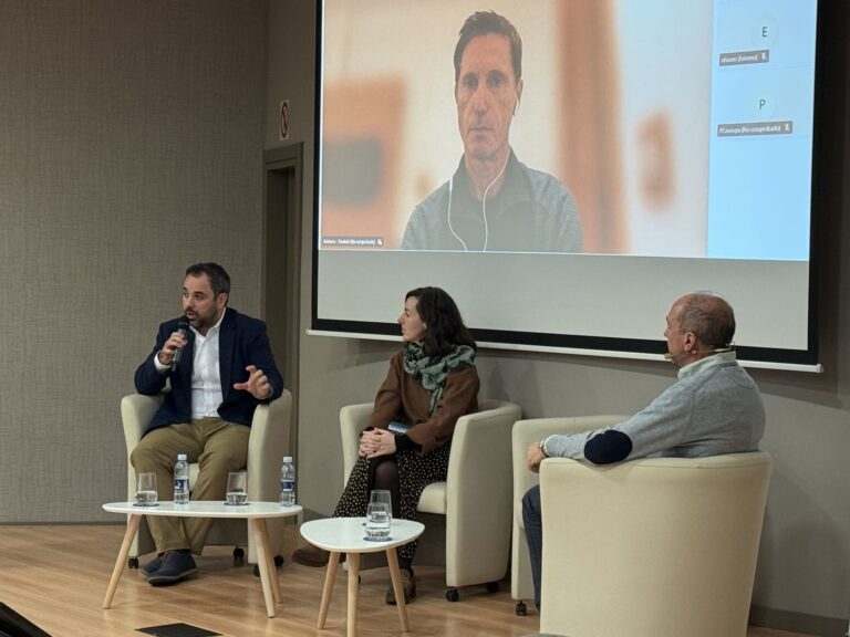 Álvaro Alcaraz speaking on behalf of Railsider